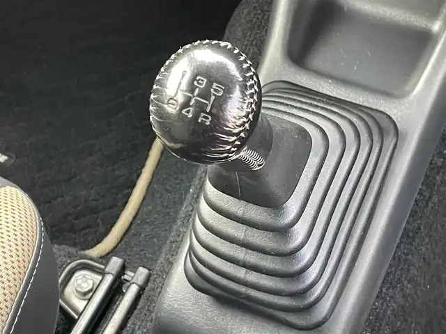 スズキ ジムニー ランドベンチャー 東京都 2015(平27)年 3.2万km パールホワイト ４ＷＤ　/５Ｆ　/純正ナビ　/フルセグＴＶ　/シートヒーター　/ミラー型前後ドラレコ　/合皮シート　/純正フロアマット　/ドアバイザー　/純正１６インチＡＷ　/Ｂｌｕｅｔｏｏｔｈ　/禁煙