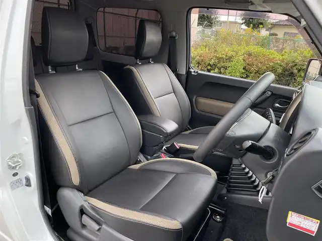 スズキ ジムニー ランドベンチャー 東京都 2015(平27)年 3.2万km パールホワイト ４ＷＤ　/５Ｆ　/純正ナビ　/フルセグＴＶ　/シートヒーター　/ミラー型前後ドラレコ　/合皮シート　/純正フロアマット　/ドアバイザー　/純正１６インチＡＷ　/Ｂｌｕｅｔｏｏｔｈ　/禁煙