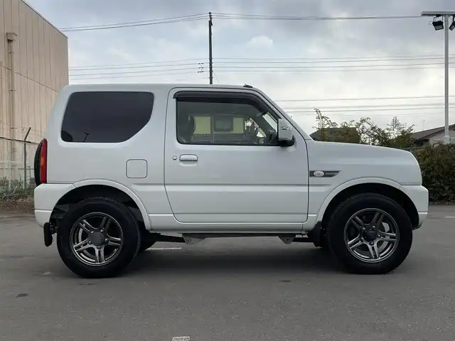 スズキ ジムニー ランドベンチャー 東京都 2015(平27)年 3.2万km パールホワイト ４ＷＤ　/５Ｆ　/純正ナビ　/フルセグＴＶ　/シートヒーター　/ミラー型前後ドラレコ　/合皮シート　/純正フロアマット　/ドアバイザー　/純正１６インチＡＷ　/Ｂｌｕｅｔｏｏｔｈ　/禁煙