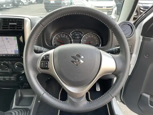 スズキ ジムニー ランドベンチャー 東京都 2015(平27)年 3.2万km パールホワイト ４ＷＤ　/５Ｆ　/純正ナビ　/フルセグＴＶ　/シートヒーター　/ミラー型前後ドラレコ　/合皮シート　/純正フロアマット　/ドアバイザー　/純正１６インチＡＷ　/Ｂｌｕｅｔｏｏｔｈ　/禁煙