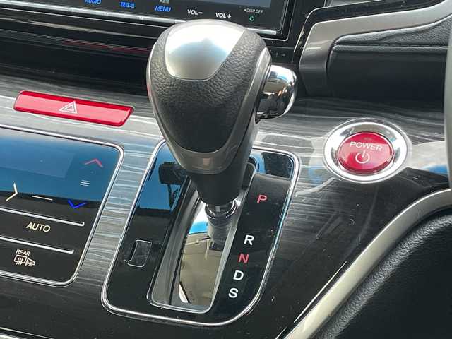 ホンダ オデッセイ ハイブリッド アブソルートセンシングEXパック 山口県 2017(平29)年 7万km ホワイトオーキッドパール ホンダセンシング/レーンキープアシスト/純正ナビ/CD/SD/DVD/BT/iPod/ブラインドスポットモニター/アクティブコーナーリングライト/パワーシート/ハーフレザーシート/バックカメラ/両側パワースライドドア/デジタルインナーミラー/前後ドライブレコーダー/純正フロアマット/電動格納ミラー