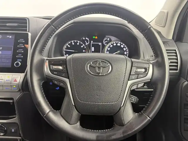 トヨタ ランドクルーザー プラド TX Lパッケージ 愛知県 2023(令5)年 1万km アティチュードブラックマイカ サンルーフ/純正9インチナビ/アラウンドビューモニター/トヨタセーフティセンス/衝突被害軽減システム/クルーズコントロール/ブラインドスポットモニター/横滑り防止装置/コーナーセンサー/レーンキープアシスト/オートライト/オートマチックハイビーム/LEDヘッドライト/LEDフォグランプ/パワーシート/シートヒーター/前後ドライブレコーダー/ETC2.0/ヘッドライトウォッシャー/純正フロアマット/純正AW/スペアタイヤ/プッシュスタート/スマートキー