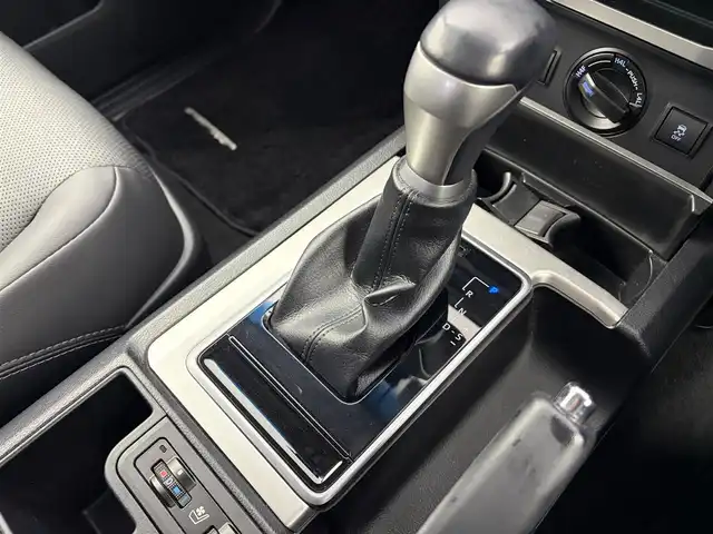 トヨタ ランドクルーザー プラド TX Lパッケージ 愛知県 2023(令5)年 1万km アティチュードブラックマイカ サンルーフ/純正9インチナビ/アラウンドビューモニター/トヨタセーフティセンス/衝突被害軽減システム/クルーズコントロール/ブラインドスポットモニター/横滑り防止装置/コーナーセンサー/レーンキープアシスト/オートライト/オートマチックハイビーム/LEDヘッドライト/LEDフォグランプ/パワーシート/シートヒーター/前後ドライブレコーダー/ETC2.0/ヘッドライトウォッシャー/純正フロアマット/純正AW/スペアタイヤ/プッシュスタート/スマートキー