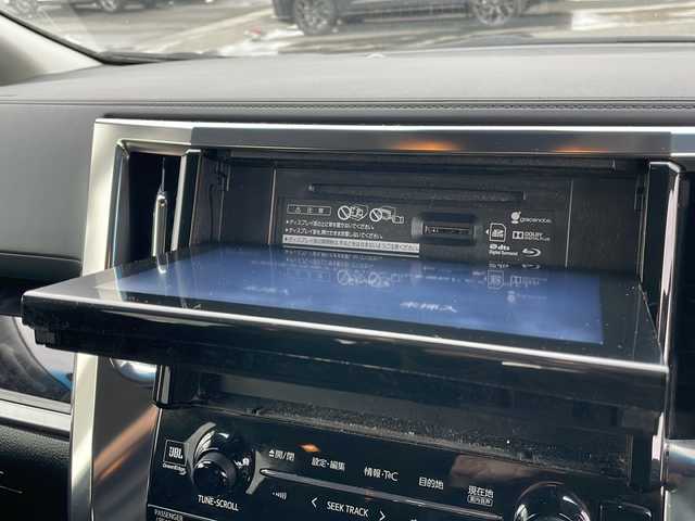 トヨタ ヴェルファイア Z Aエディション 岩手県 2019(平31)年 6.5万km ホワイトパールクリスタルシャイン 純正ナビ(CD/DVD/SD/USB/AUX/ラジオ/BT)/JBLプレミアムサウンド/パノラミックビューモニター/フルセグテレビ/両側パワースライドドア/デジタルインナーミラー/プリクラッシュセーフティ/レーントレーシングアシスト/レーダークルーズコントロール/ブラインドスポットモニター/オートマチックハイビーム/コーナーセンサー/前後ドライブレコーダー/ビルトインETC(2.0)/LEDヘッドライト/フォグランプ/助手席/2列目オットマン/純正18inアルミホイール/スマートキー/ステアリングスイッチ/電動格納ミラー/ウィンカーミラー/ドアバイザー