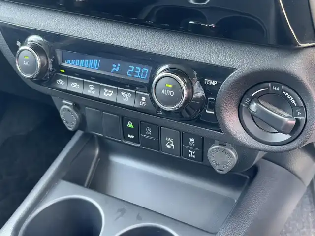 トヨタ ハイラックス Z 徳島県 2020(令2)年 4.6万km アティチュードブラックマイカ ワンオーナー/純正　NSZT-W66Tナビ/フルセグTV/バックカメラ/純正ETC/革巻きステアリング/アイドリングストップ/スマートキー/GRロールバー/クルーズコントロール/クリアランスソナー/ダウンヒルアシストコントロール/プリクラッシュセーフティ/レーンディパーチャーアラート/純正フロアマット/純正フロアマット/LEDヘッドライト/オートライト/保証書/取扱説明書/4WD切り替え