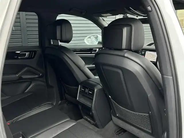 ポルシェ カイエン E－ハイブリッド 茨城県 2020(令2)年 5.1万km 白 スポーツクロノＰＫＧ　/ＯＰ２１インチＡＷ　/ナイトビューアシスト　/３６０度カメラ　/衝突軽減Ｂ　/ＡＣＣ　/ＬＫＡ　/ＢＳＭ　/黒革　/シートヒーター　/Ｍ付ＰＷシート　/ＰＷテールゲート　/ＬＥＤ　/ＰＤＬＳ付　/ＰＡＳＭ/禁煙車