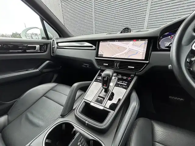 ポルシェ カイエン E－ハイブリッド 茨城県 2020(令2)年 5.1万km 白 スポーツクロノＰＫＧ　/ＯＰ２１インチＡＷ　/ナイトビューアシスト　/３６０度カメラ　/衝突軽減Ｂ　/ＡＣＣ　/ＬＫＡ　/ＢＳＭ　/黒革　/シートヒーター　/Ｍ付ＰＷシート　/ＰＷテールゲート　/ＬＥＤ　/ＰＤＬＳ付　/ＰＡＳＭ/禁煙車