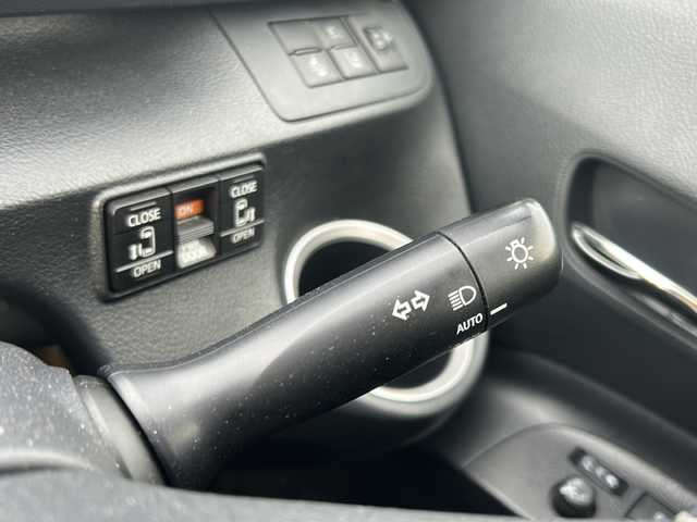 トヨタ シエンタ ハイブリッド G 岡山県 2022(令4)年 6.1万km ブラックマイカ 社外メモリーナビ/CD/DVD/Bluetooth/フルセグTV/バックカメラ/両側パワースライドドア/トヨタセーフティセンス/レーンディパーチャーアラート/プリクラッシュセーフティ/LEDオートヘッドライト/ETC/禁煙車