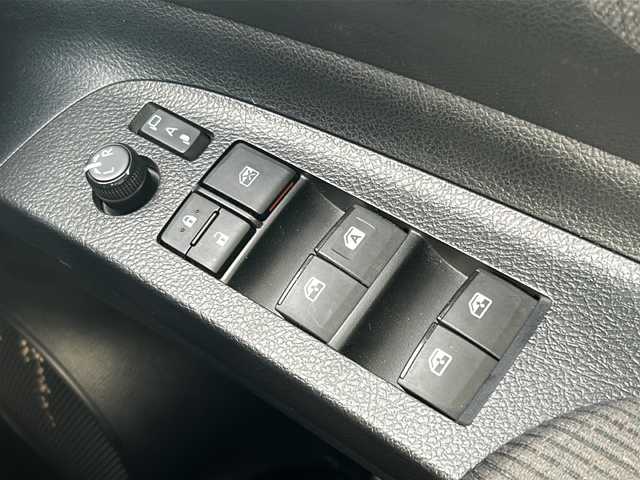 トヨタ シエンタ ハイブリッド G 岡山県 2022(令4)年 6.1万km ブラックマイカ 社外メモリーナビ/CD/DVD/Bluetooth/フルセグTV/バックカメラ/両側パワースライドドア/トヨタセーフティセンス/レーンディパーチャーアラート/プリクラッシュセーフティ/LEDオートヘッドライト/ETC/禁煙車