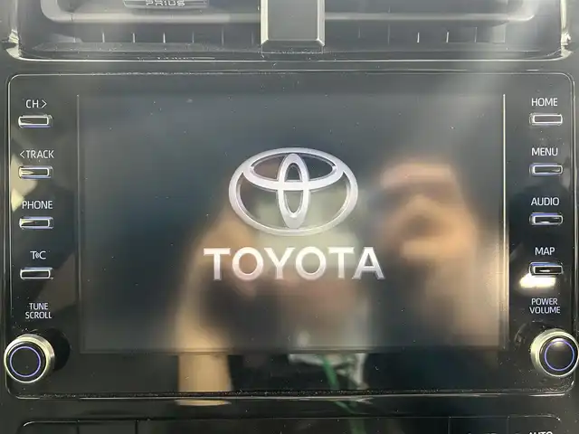 トヨタ プリウス SセーフティプラスⅡ 佐賀県 2022(令4)年 1.4万km プラチナホワイトパールマイカ 純正8インチナビ/フルセグTV/Bluetooth/ビルトインETC2.0/360°ドライブレコーダー/アラウンドビューモニター/レーダークルーズコントロール/ブラインドスポットモニター/車線逸脱防止装置/ロードサインアシスト/衝突被害軽減システム/LEDヘッドライト/オートライト/オートマチックハイビーム/フロアマット/ダブル＋サイドエアバッグ