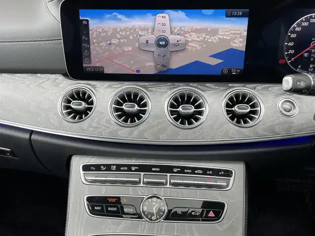 メルセデス・ベンツ ＣＬＳ２２０ｄ スポーツ エクスクルーシブPKG 鹿児島県 2019(平31)年 2万km ダイヤモンドホワイト 禁煙車/サンルーフ/純正HDDナビ(Bluetooth/フルセグ)/全周囲カメラ/USB/純正ETC/前後ドライブレコーダー/クルーズコントロール追従走行有/レザーシート（本革)/パワーシート(運転席/助手席)/シートヒーター(運転席/助手席)/エアシート(運転席/助手席)/ステアリングスイッチ/電動リアゲート/純正フロアマット/ブラインドスポットモニター/コーナーセンサー前後/横滑り防止装置/アイドリングストップ/衝突被害軽減装置/レーンキープアシスト/オートライト/LEDヘッドライト/ダブル/サイドエアバッグ/純正19インチアルミホイール/スマートキー/スペアキー1本/取扱説明書