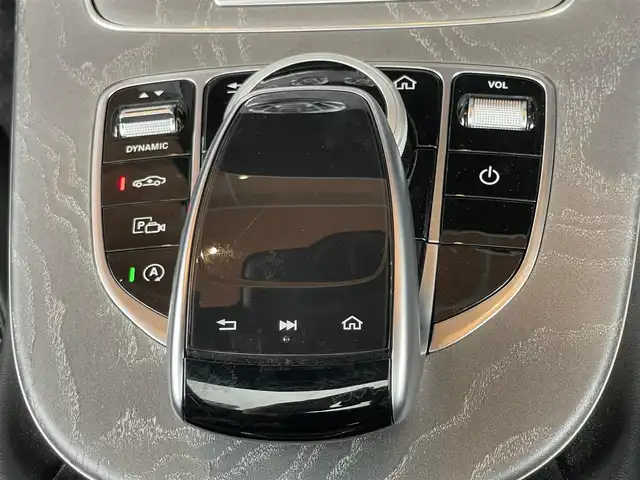 メルセデス・ベンツ ＣＬＳ２２０ｄ スポーツ エクスクルーシブPKG 鹿児島県 2019(平31)年 2万km ダイヤモンドホワイト 禁煙車/サンルーフ/純正HDDナビ(Bluetooth/フルセグ)/全周囲カメラ/USB/純正ETC/前後ドライブレコーダー/クルーズコントロール追従走行有/レザーシート（本革)/パワーシート(運転席/助手席)/シートヒーター(運転席/助手席)/エアシート(運転席/助手席)/ステアリングスイッチ/電動リアゲート/純正フロアマット/ブラインドスポットモニター/コーナーセンサー前後/横滑り防止装置/アイドリングストップ/衝突被害軽減装置/レーンキープアシスト/オートライト/LEDヘッドライト/ダブル/サイドエアバッグ/純正19インチアルミホイール/スマートキー/スペアキー1本/取扱説明書