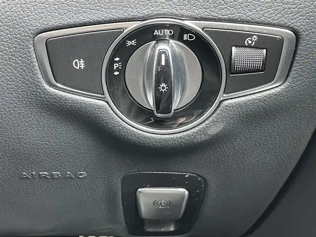 メルセデス・ベンツ ＣＬＳ２２０ｄ スポーツ エクスクルーシブPKG 鹿児島県 2019(平31)年 2万km ダイヤモンドホワイト 禁煙車/サンルーフ/純正HDDナビ(Bluetooth/フルセグ)/全周囲カメラ/USB/純正ETC/前後ドライブレコーダー/クルーズコントロール追従走行有/レザーシート（本革)/パワーシート(運転席/助手席)/シートヒーター(運転席/助手席)/エアシート(運転席/助手席)/ステアリングスイッチ/電動リアゲート/純正フロアマット/ブラインドスポットモニター/コーナーセンサー前後/横滑り防止装置/アイドリングストップ/衝突被害軽減装置/レーンキープアシスト/オートライト/LEDヘッドライト/ダブル/サイドエアバッグ/純正19インチアルミホイール/スマートキー/スペアキー1本/取扱説明書