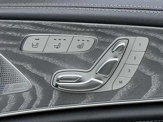 メルセデス・ベンツ ＣＬＳ２２０ｄ スポーツ エクスクルーシブPKG 鹿児島県 2019(平31)年 2万km ダイヤモンドホワイト 禁煙車/サンルーフ/純正HDDナビ(Bluetooth/フルセグ)/全周囲カメラ/USB/純正ETC/前後ドライブレコーダー/クルーズコントロール追従走行有/レザーシート（本革)/パワーシート(運転席/助手席)/シートヒーター(運転席/助手席)/エアシート(運転席/助手席)/ステアリングスイッチ/電動リアゲート/純正フロアマット/ブラインドスポットモニター/コーナーセンサー前後/横滑り防止装置/アイドリングストップ/衝突被害軽減装置/レーンキープアシスト/オートライト/LEDヘッドライト/ダブル/サイドエアバッグ/純正19インチアルミホイール/スマートキー/スペアキー1本/取扱説明書