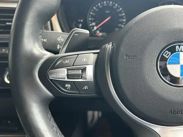 ＢＭＷ ３２０ｄ Mスポーツ エディションシャドー 高知県 2018(平30)年 5.1万km 白 純正HDDナビ/【CD/DVD/BT】/バックカメラ/クルーズコントロール(追従走行有り)/車線逸脱警報/車線逸脱制御/横滑り防止/シートヒーター/パワーシート(メモリ機能有り)/コーナー、バックセンサー/ミラー一体型ETC/前後ドライブレコーダー/パドルシフト/オートワイパー/オートライト/純正LEDライト/スマートキー/プッシュスタート/MTモード付きAT/アイドリングストップ/純正アルミホイール 19インチ/ウインカーミラー/純正フロアマット/スペアキー×1【スマートキー】/整備手帳/取扱説明書
