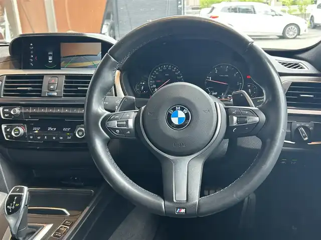 ＢＭＷ ３２０ｄ Mスポーツ エディションシャドー 高知県 2018(平30)年 5.1万km 白 純正HDDナビ/【CD/DVD/BT】/バックカメラ/クルーズコントロール(追従走行有り)/車線逸脱警報/車線逸脱制御/横滑り防止/シートヒーター/パワーシート(メモリ機能有り)/コーナー、バックセンサー/ミラー一体型ETC/前後ドライブレコーダー/パドルシフト/オートワイパー/オートライト/純正LEDライト/スマートキー/プッシュスタート/MTモード付きAT/アイドリングストップ/純正アルミホイール 19インチ/ウインカーミラー/純正フロアマット/スペアキー×1【スマートキー】/整備手帳/取扱説明書