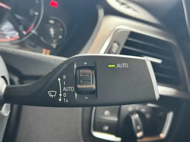 ＢＭＷ ３２０ｄ Mスポーツ エディションシャドー 高知県 2018(平30)年 5.1万km 白 純正HDDナビ/【CD/DVD/BT】/バックカメラ/クルーズコントロール(追従走行有り)/車線逸脱警報/車線逸脱制御/横滑り防止/シートヒーター/パワーシート(メモリ機能有り)/コーナー、バックセンサー/ミラー一体型ETC/前後ドライブレコーダー/パドルシフト/オートワイパー/オートライト/純正LEDライト/スマートキー/プッシュスタート/MTモード付きAT/アイドリングストップ/純正アルミホイール 19インチ/ウインカーミラー/純正フロアマット/スペアキー×1【スマートキー】/整備手帳/取扱説明書