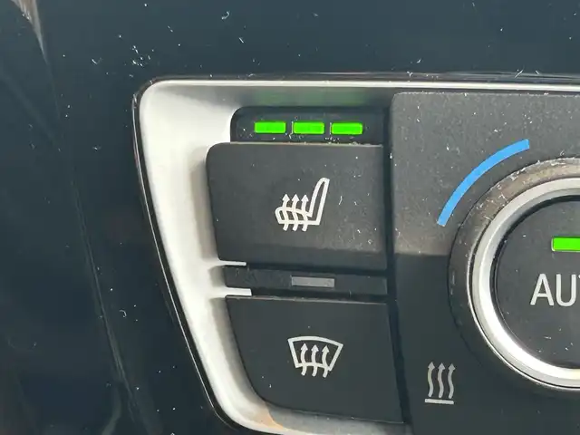 ＢＭＷ ３２０ｄ Mスポーツ エディションシャドー 高知県 2018(平30)年 5.1万km 白 純正HDDナビ/【CD/DVD/BT】/バックカメラ/クルーズコントロール(追従走行有り)/車線逸脱警報/車線逸脱制御/横滑り防止/シートヒーター/パワーシート(メモリ機能有り)/コーナー、バックセンサー/ミラー一体型ETC/前後ドライブレコーダー/パドルシフト/オートワイパー/オートライト/純正LEDライト/スマートキー/プッシュスタート/MTモード付きAT/アイドリングストップ/純正アルミホイール 19インチ/ウインカーミラー/純正フロアマット/スペアキー×1【スマートキー】/整備手帳/取扱説明書
