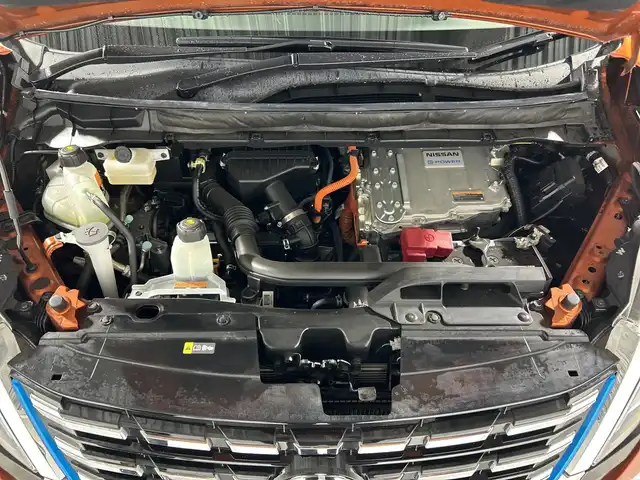 日産 セレナ e－パワー ハイウェイスター G 神奈川県 2021(令3)年 2.4万km サンライズオレンジ/ダイヤモンドブラック 純正10型SDナビゲーション/AM FM Bluetooth フルセグ CD DVD SD/アラウンドビューモニター/両側パワースライドドア/純正フリップダウンモニター/プロパイロット/全方位運転支援システム/インテリジェントエマージェンシーブレーキ/踏み間違い衝突防止アシスト/車線逸脱防止支援システム/後側方衝突防止支援システム/標識検知機能/前方衝突予測警報/車線逸脱警報/後後方車両検知警報/後退時車両検知警報/レザーシート/前席シートヒーター/ステアリングリモコン/ステアリングヒーター/ビルトインETC/前方ドライブレコーダー/純正フロアマット/デジタルインナーミラー/純正16インチアルミホイル/LEDヘッドライト/オートライト/オートマチックハイビーム/インテリジェントキー/スペアキー/ドアバイザー