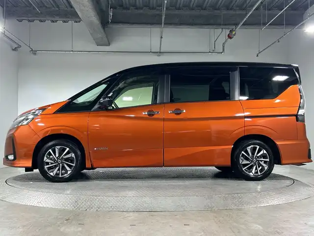 日産 セレナ e－パワー ハイウェイスター G 神奈川県 2021(令3)年 2.4万km サンライズオレンジ/ダイヤモンドブラック 純正10型SDナビゲーション/AM FM Bluetooth フルセグ CD DVD SD/アラウンドビューモニター/両側パワースライドドア/純正フリップダウンモニター/プロパイロット/全方位運転支援システム/インテリジェントエマージェンシーブレーキ/踏み間違い衝突防止アシスト/車線逸脱防止支援システム/後側方衝突防止支援システム/標識検知機能/前方衝突予測警報/車線逸脱警報/後後方車両検知警報/後退時車両検知警報/レザーシート/前席シートヒーター/ステアリングリモコン/ステアリングヒーター/ビルトインETC/前方ドライブレコーダー/純正フロアマット/デジタルインナーミラー/純正16インチアルミホイル/LEDヘッドライト/オートライト/オートマチックハイビーム/インテリジェントキー/スペアキー/ドアバイザー