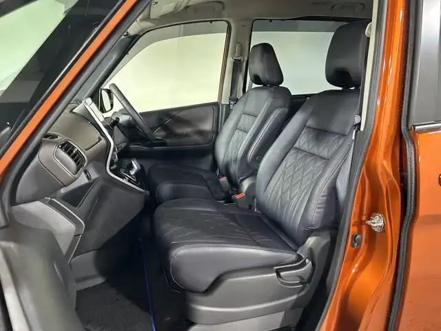 日産 セレナ e－パワー ハイウェイスター G 神奈川県 2021(令3)年 2.4万km サンライズオレンジ/ダイヤモンドブラック 純正10型SDナビゲーション/AM FM Bluetooth フルセグ CD DVD SD/アラウンドビューモニター/両側パワースライドドア/純正フリップダウンモニター/プロパイロット/全方位運転支援システム/インテリジェントエマージェンシーブレーキ/踏み間違い衝突防止アシスト/車線逸脱防止支援システム/後側方衝突防止支援システム/標識検知機能/前方衝突予測警報/車線逸脱警報/後後方車両検知警報/後退時車両検知警報/レザーシート/前席シートヒーター/ステアリングリモコン/ステアリングヒーター/ビルトインETC/前方ドライブレコーダー/純正フロアマット/デジタルインナーミラー/純正16インチアルミホイル/LEDヘッドライト/オートライト/オートマチックハイビーム/インテリジェントキー/スペアキー/ドアバイザー