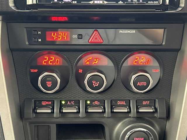 トヨタ ８６ GT 愛知県 2014(平26)年 3.1万km ライトニングレッド 禁煙車/7インチメモリナビ/（AM/FM/フルセグTV/CD/DVD)/バックカメラ/ETC/パドルシフト/純正17インチアルミホイール/スマートキー/スペアキーあり/プッシュスタート/横滑り防止装置/オートライト/純正フロアマット