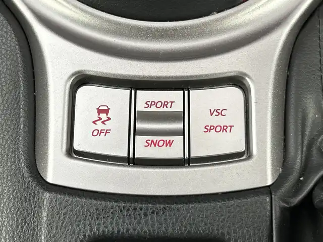 トヨタ ８６ GT 愛知県 2014(平26)年 3.1万km ライトニングレッド 禁煙車/7インチメモリナビ/（AM/FM/フルセグTV/CD/DVD)/バックカメラ/ETC/パドルシフト/純正17インチアルミホイール/スマートキー/スペアキーあり/プッシュスタート/横滑り防止装置/オートライト/純正フロアマット