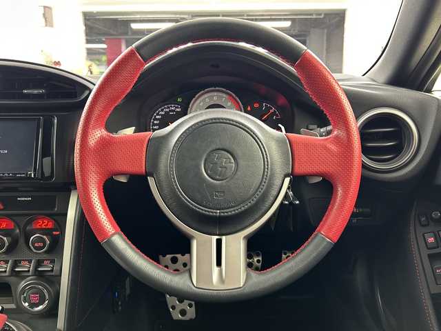 トヨタ ８６ GT 愛知県 2014(平26)年 3.1万km ライトニングレッド 禁煙車/7インチメモリナビ/（AM/FM/フルセグTV/CD/DVD)/バックカメラ/ETC/パドルシフト/純正17インチアルミホイール/スマートキー/スペアキーあり/プッシュスタート/横滑り防止装置/オートライト/純正フロアマット