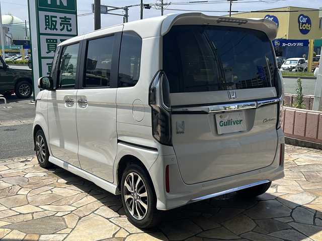 ホンダ Ｎ ＢＯＸ カスタム L 静岡県 2023(令5)年 1.5万km プラチナホワイトパール 純正9インチメモリナビ/・CD/・DVD/・フルセグTV/・Bluetooth/・USB/・AM/・FM/主要装備/・片側パワスラ/・衝突軽減/・レーンキープ/・追従クルコン/・コーナーセンサー後方/・バックカメラ/・ETC/・シートヒーターD+N席/・電動パーキングブレーキ/・純正フロアマット/・社外ドラレコ前後/・LEDオートライト/・オートハイビーム/・フォグランプ