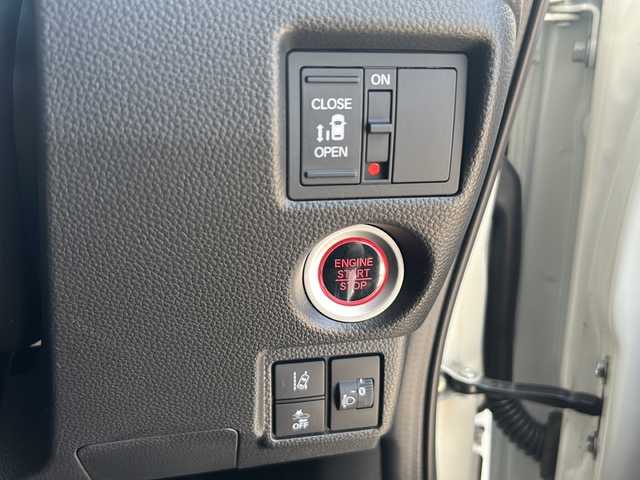 ホンダ Ｎ ＢＯＸ カスタム L 静岡県 2023(令5)年 1.5万km プラチナホワイトパール 純正9インチメモリナビ/・CD/・DVD/・フルセグTV/・Bluetooth/・USB/・AM/・FM/主要装備/・片側パワスラ/・衝突軽減/・レーンキープ/・追従クルコン/・コーナーセンサー後方/・バックカメラ/・ETC/・シートヒーターD+N席/・電動パーキングブレーキ/・純正フロアマット/・社外ドラレコ前後/・LEDオートライト/・オートハイビーム/・フォグランプ