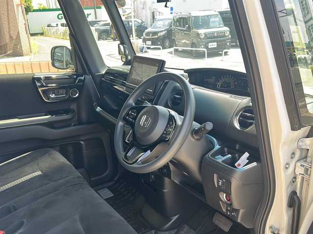 ホンダ Ｎ ＢＯＸ カスタム L 静岡県 2023(令5)年 1.5万km プラチナホワイトパール 純正9インチメモリナビ/・CD/・DVD/・フルセグTV/・Bluetooth/・USB/・AM/・FM/主要装備/・片側パワスラ/・衝突軽減/・レーンキープ/・追従クルコン/・コーナーセンサー後方/・バックカメラ/・ETC/・シートヒーターD+N席/・電動パーキングブレーキ/・純正フロアマット/・社外ドラレコ前後/・LEDオートライト/・オートハイビーム/・フォグランプ