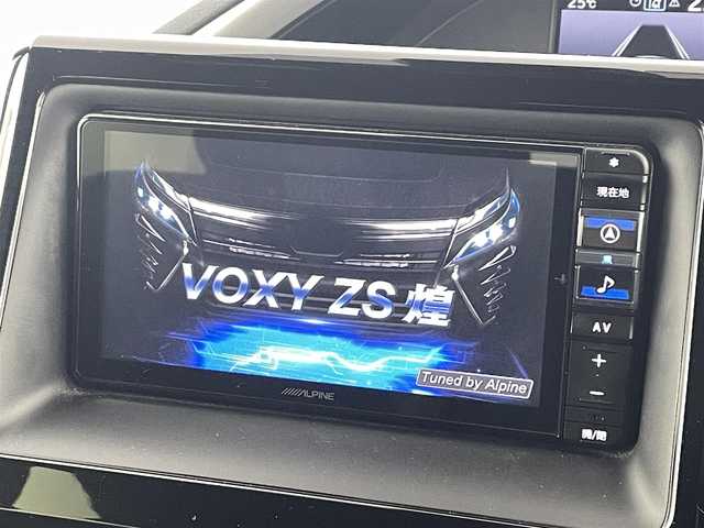トヨタ ヴォクシー ZS 煌Ⅲ 福島県 2021(令3)年 2.7万km パール トヨタセーフティーセンス　/・PCS/・車線逸脱警報/・オートハイビーム/・クリアランスソナー/アルパインナビゲーション/【AM/FM/DVD/CD/Bluetooth/フルセグTV】　/バックカメラ　/ＥＴＣ　/ハーフレザーシート　/両側パワースライドドア　/クルーズコントロール　/プッシュスタート　/・スマートキー　/ＬＥＤライト　/・オートライト/純正フロアマット/ステアリングスイッチ/・革巻きステアリング/・チルトステアリング　/ドアバイザー