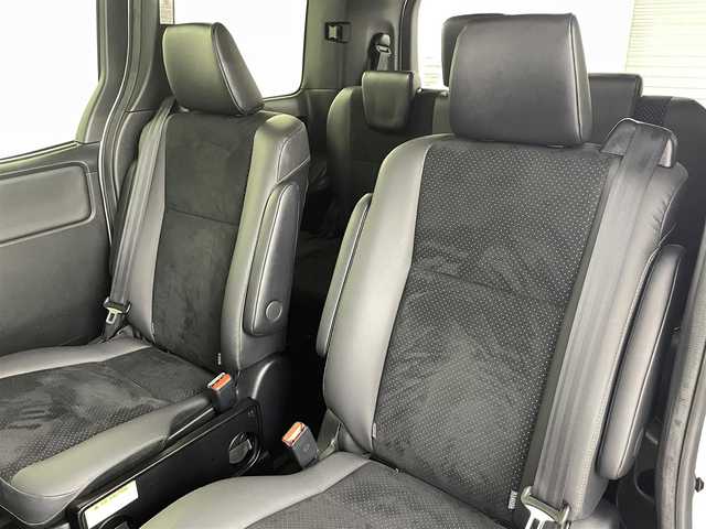 トヨタ ヴォクシー ZS 煌Ⅲ 福島県 2021(令3)年 2.7万km パール トヨタセーフティーセンス　/・PCS/・車線逸脱警報/・オートハイビーム/・クリアランスソナー/アルパインナビゲーション/【AM/FM/DVD/CD/Bluetooth/フルセグTV】　/バックカメラ　/ＥＴＣ　/ハーフレザーシート　/両側パワースライドドア　/クルーズコントロール　/プッシュスタート　/・スマートキー　/ＬＥＤライト　/・オートライト/純正フロアマット/ステアリングスイッチ/・革巻きステアリング/・チルトステアリング　/ドアバイザー