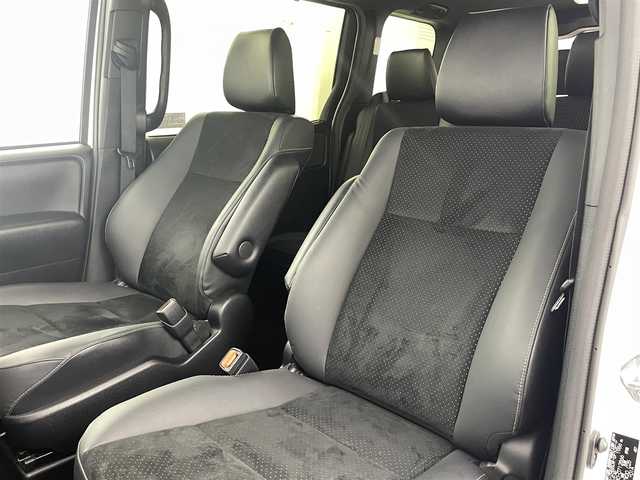 トヨタ ヴォクシー ZS 煌Ⅲ 福島県 2021(令3)年 2.7万km パール トヨタセーフティーセンス　/・PCS/・車線逸脱警報/・オートハイビーム/・クリアランスソナー/アルパインナビゲーション/【AM/FM/DVD/CD/Bluetooth/フルセグTV】　/バックカメラ　/ＥＴＣ　/ハーフレザーシート　/両側パワースライドドア　/クルーズコントロール　/プッシュスタート　/・スマートキー　/ＬＥＤライト　/・オートライト/純正フロアマット/ステアリングスイッチ/・革巻きステアリング/・チルトステアリング　/ドアバイザー