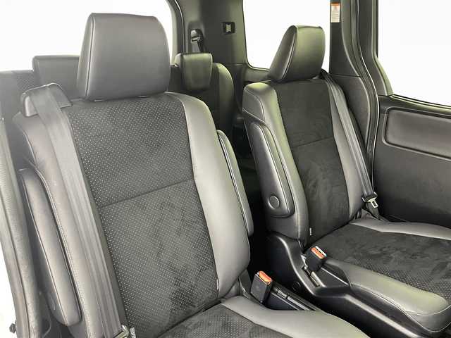 トヨタ ヴォクシー ZS 煌Ⅲ 福島県 2021(令3)年 2.7万km パール トヨタセーフティーセンス　/・PCS/・車線逸脱警報/・オートハイビーム/・クリアランスソナー/アルパインナビゲーション/【AM/FM/DVD/CD/Bluetooth/フルセグTV】　/バックカメラ　/ＥＴＣ　/ハーフレザーシート　/両側パワースライドドア　/クルーズコントロール　/プッシュスタート　/・スマートキー　/ＬＥＤライト　/・オートライト/純正フロアマット/ステアリングスイッチ/・革巻きステアリング/・チルトステアリング　/ドアバイザー