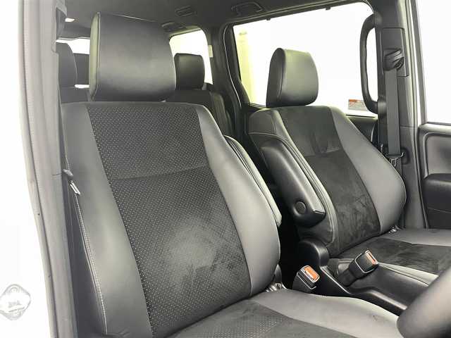 トヨタ ヴォクシー ZS 煌Ⅲ 福島県 2021(令3)年 2.7万km パール トヨタセーフティーセンス　/・PCS/・車線逸脱警報/・オートハイビーム/・クリアランスソナー/アルパインナビゲーション/【AM/FM/DVD/CD/Bluetooth/フルセグTV】　/バックカメラ　/ＥＴＣ　/ハーフレザーシート　/両側パワースライドドア　/クルーズコントロール　/プッシュスタート　/・スマートキー　/ＬＥＤライト　/・オートライト/純正フロアマット/ステアリングスイッチ/・革巻きステアリング/・チルトステアリング　/ドアバイザー