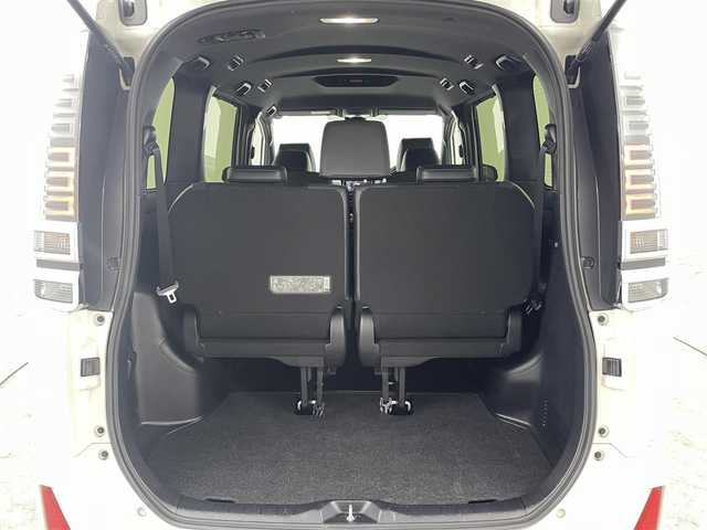 トヨタ ヴォクシー ZS 煌Ⅲ 福島県 2021(令3)年 2.7万km パール トヨタセーフティーセンス　/・PCS/・車線逸脱警報/・オートハイビーム/・クリアランスソナー/アルパインナビゲーション/【AM/FM/DVD/CD/Bluetooth/フルセグTV】　/バックカメラ　/ＥＴＣ　/ハーフレザーシート　/両側パワースライドドア　/クルーズコントロール　/プッシュスタート　/・スマートキー　/ＬＥＤライト　/・オートライト/純正フロアマット/ステアリングスイッチ/・革巻きステアリング/・チルトステアリング　/ドアバイザー