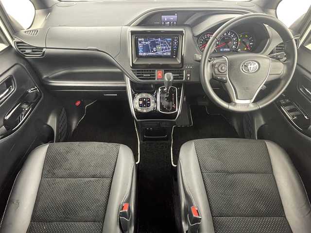 トヨタ ヴォクシー ZS 煌Ⅲ 福島県 2021(令3)年 2.7万km パール トヨタセーフティーセンス　/・PCS/・車線逸脱警報/・オートハイビーム/・クリアランスソナー/アルパインナビゲーション/【AM/FM/DVD/CD/Bluetooth/フルセグTV】　/バックカメラ　/ＥＴＣ　/ハーフレザーシート　/両側パワースライドドア　/クルーズコントロール　/プッシュスタート　/・スマートキー　/ＬＥＤライト　/・オートライト/純正フロアマット/ステアリングスイッチ/・革巻きステアリング/・チルトステアリング　/ドアバイザー