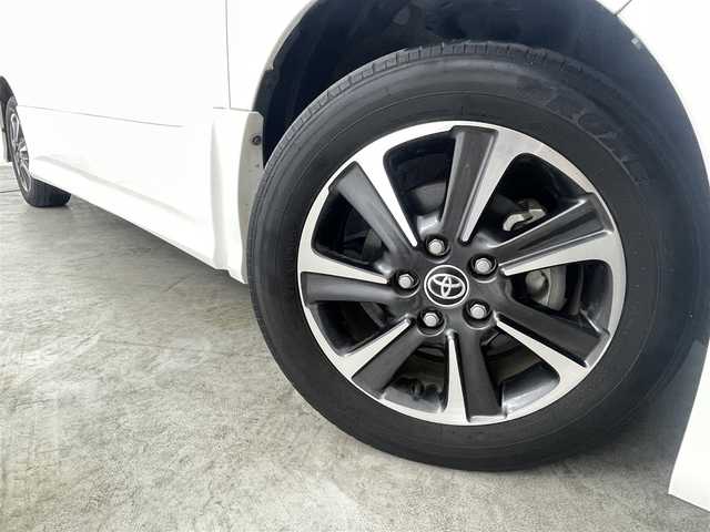 トヨタ ヴォクシー ZS 煌Ⅲ 福島県 2021(令3)年 2.7万km パール トヨタセーフティーセンス　/・PCS/・車線逸脱警報/・オートハイビーム/・クリアランスソナー/アルパインナビゲーション/【AM/FM/DVD/CD/Bluetooth/フルセグTV】　/バックカメラ　/ＥＴＣ　/ハーフレザーシート　/両側パワースライドドア　/クルーズコントロール　/プッシュスタート　/・スマートキー　/ＬＥＤライト　/・オートライト/純正フロアマット/ステアリングスイッチ/・革巻きステアリング/・チルトステアリング　/ドアバイザー