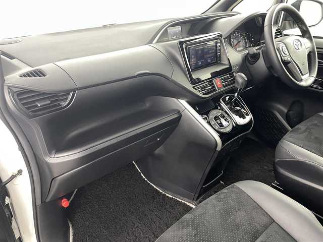 トヨタ ヴォクシー ZS 煌Ⅲ 福島県 2021(令3)年 2.7万km パール トヨタセーフティーセンス　/・PCS/・車線逸脱警報/・オートハイビーム/・クリアランスソナー/アルパインナビゲーション/【AM/FM/DVD/CD/Bluetooth/フルセグTV】　/バックカメラ　/ＥＴＣ　/ハーフレザーシート　/両側パワースライドドア　/クルーズコントロール　/プッシュスタート　/・スマートキー　/ＬＥＤライト　/・オートライト/純正フロアマット/ステアリングスイッチ/・革巻きステアリング/・チルトステアリング　/ドアバイザー