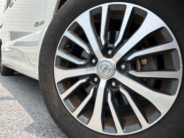 日産 セレナ HWS S HV Vセレ +SeftyⅡ 滋賀県 2016(平28)年 4.6万km ブリリアントホワイトパール ガソリン/2WD/CVT/ワンオーナー/純正ディーラーナビ（MC315D-W）/(AM/FM/CD/DVD/BT/USB/VTR/AUX/フルセグTV)/フリップダウンモニター/アラウンドビューモニター/コーナーセンサー/両側パワースライドドア/衝突軽減ブレーキ/レーントレーシングアシスト/ビルトインETC/ドライブレコーダー/オートライト/クルーズコントロール/革巻きステアリング/ステアリングスイッチ/純正フロアマット/ドアバイザー/電格ウインカーミラー