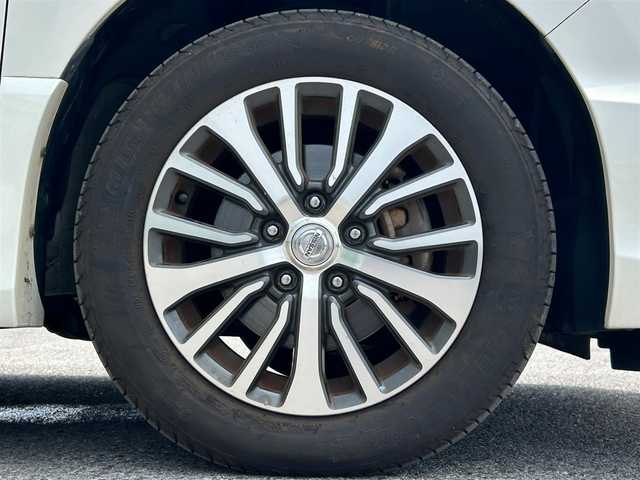 日産 セレナ HWS S HV Vセレ +SeftyⅡ 滋賀県 2016(平28)年 4.6万km ブリリアントホワイトパール ガソリン/2WD/CVT/ワンオーナー/純正ディーラーナビ（MC315D-W）/(AM/FM/CD/DVD/BT/USB/VTR/AUX/フルセグTV)/フリップダウンモニター/アラウンドビューモニター/コーナーセンサー/両側パワースライドドア/衝突軽減ブレーキ/レーントレーシングアシスト/ビルトインETC/ドライブレコーダー/オートライト/クルーズコントロール/革巻きステアリング/ステアリングスイッチ/純正フロアマット/ドアバイザー/電格ウインカーミラー