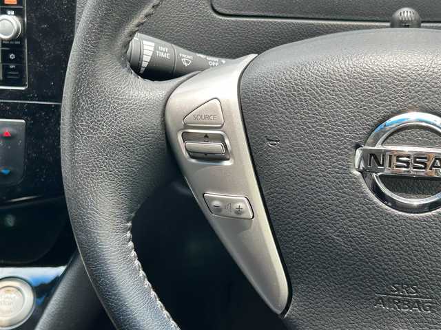 日産 セレナ HWS S HV Vセレ +SeftyⅡ 滋賀県 2016(平28)年 4.6万km ブリリアントホワイトパール ガソリン/2WD/CVT/ワンオーナー/純正ディーラーナビ（MC315D-W）/(AM/FM/CD/DVD/BT/USB/VTR/AUX/フルセグTV)/フリップダウンモニター/アラウンドビューモニター/コーナーセンサー/両側パワースライドドア/衝突軽減ブレーキ/レーントレーシングアシスト/ビルトインETC/ドライブレコーダー/オートライト/クルーズコントロール/革巻きステアリング/ステアリングスイッチ/純正フロアマット/ドアバイザー/電格ウインカーミラー