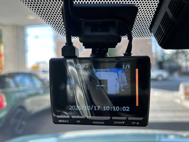 トヨタ ノア ハイブリッド G 東京都 2015(平27)年 8.3万km オーシャンミントメタリック 純正９インチナビ/(フルセグ・DVD・CD・Bluetooth)/バックカメラ/片側パワースライドドア/おくだけ充電/ＥＴＣ/前席シートヒーター/クルーズコントロール/純正フロアマット/スマートキー/スペアキー/前後ドライブレコーダー/誤発進防止システム/取扱説明書/保証書