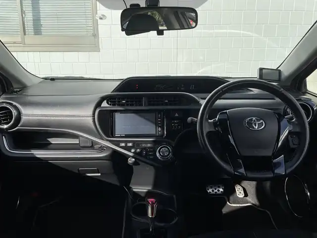 トヨタ アクア G G’s 三重県 2014(平26)年 9.1万km ライムホワイトパールクリスタルシャイン (株)IDOMが運営する【じしゃロン四日市店】の自社ローン専用車両になります。こちらは現金またはオートローンご利用時の価格です。自社ローンご希望の方は別途その旨お申付け下さい/社外メモリーナビ【CD/DVD/Bluetooth】/バックカメラ/フルセグテレビ/ETC/ドライブレコーダー/ウィンカーミラー/プッシュスタート/スマートキー