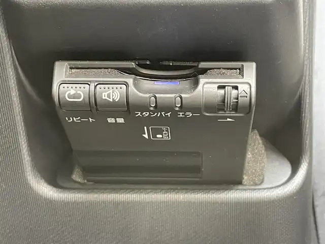 トヨタ アクア G G’s 三重県 2014(平26)年 9.1万km ライムホワイトパールクリスタルシャイン (株)IDOMが運営する【じしゃロン四日市店】の自社ローン専用車両になります。こちらは現金またはオートローンご利用時の価格です。自社ローンご希望の方は別途その旨お申付け下さい/社外メモリーナビ【CD/DVD/Bluetooth】/バックカメラ/フルセグテレビ/ETC/ドライブレコーダー/ウィンカーミラー/プッシュスタート/スマートキー