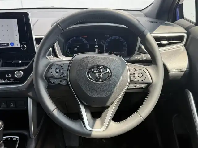 トヨタ カローラ クロス ハイブリッド Z 千葉県 2024(令6)年 0.1万km ダークブルーマイカM トヨタセーフティセンス/　衝突軽減ブレーキ/レーンキープアシスト/　レーダークルーズコントロール/オートハイビーム/　クリアランスソナー/ブラインドスポットモニター/　安心降車アシスト/純正メーカーディスプレイオーディオ/　フルセグ/BT/USB/カープレイ/バックカメラ/ステアリングスイッチ/ETC/パワーバックドア/レザーシート/パワーシート(D席)/シートヒーター(D/N席)/LEDヘッドライト/オートライト/フォグライト/スマートキー/プッシュスタート