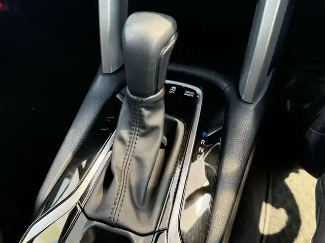 トヨタ カローラ クロス ハイブリッド Z 千葉県 2024(令6)年 0.1万km ダークブルーマイカM トヨタセーフティセンス/　衝突軽減ブレーキ/レーンキープアシスト/　レーダークルーズコントロール/オートハイビーム/　クリアランスソナー/ブラインドスポットモニター/　安心降車アシスト/純正メーカーディスプレイオーディオ/　フルセグ/BT/USB/カープレイ/バックカメラ/ステアリングスイッチ/ETC/パワーバックドア/レザーシート/パワーシート(D席)/シートヒーター(D/N席)/LEDヘッドライト/オートライト/フォグライト/スマートキー/プッシュスタート