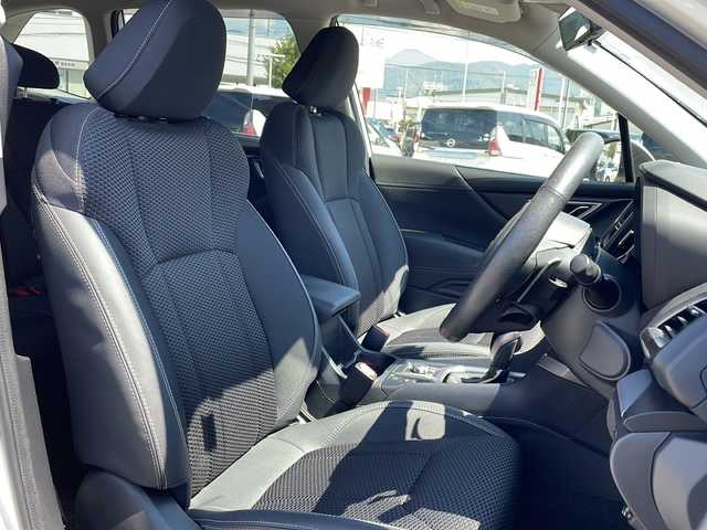スバル フォレスター プレミアム 長野県 2018(平30)年 3.4万km クリスタルホワイトP 純正8インチディーラーOPナビ/【NR-MZ300-BIN-F】/（CD/DVD/フルセグTV/Bluetooth）/バックカメラ/サイドカメラ/パワーシート（D・N席）/メモリー機能付シート/シートヒーター（前・後席）/デジタルインナーミラー/アイドリングストップ/ブラインドスポットモニター/ビルトインETC/全車速追従式クルーズコントロール/ドライブレコーダー/革巻きステアリング/ステアリングスイッチ/パドルシフト/ステアリングヒーター/電動パーキングブレーキ/パワーバックドア/オートライト/スマートキー/Pスタート/電動格納ミラー/純正18インチAW/純正フロアマット