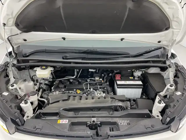 トヨタ ヴォクシー S－Z 愛知県 2023(令5)年 3.9万km ホワイトパールクリスタルシャイン 禁煙車/純正10.5インチナビ/（AppleCare/AndroidAuto/フルセグTV/Bluetooth)/全方位カメラ/トヨタセーフティセンス/・レーダークルーズコントロール/・衝突被害軽減ブレーキ/・レーンキープアシスト/・オートマチックハイビーム/ブラインドスポットモニター/前後ドライブレコーダー/ETC2.0/快適利便パッケージ/・ハンズフリーパワースライドドア/・パワーバックドア/・ナノイーX/・ステアリングヒーター/・シートヒーター/・オットマン/ハーフレザーシート/両側パワースライドドア/パワーバックドア/LEDヘッドライト/フロントフォグランプ/純正アルミホイール/純正フロアマット/スマートキー/スペアキー有/プッシュスタート/電動格納ミラー/横滑り防止装置